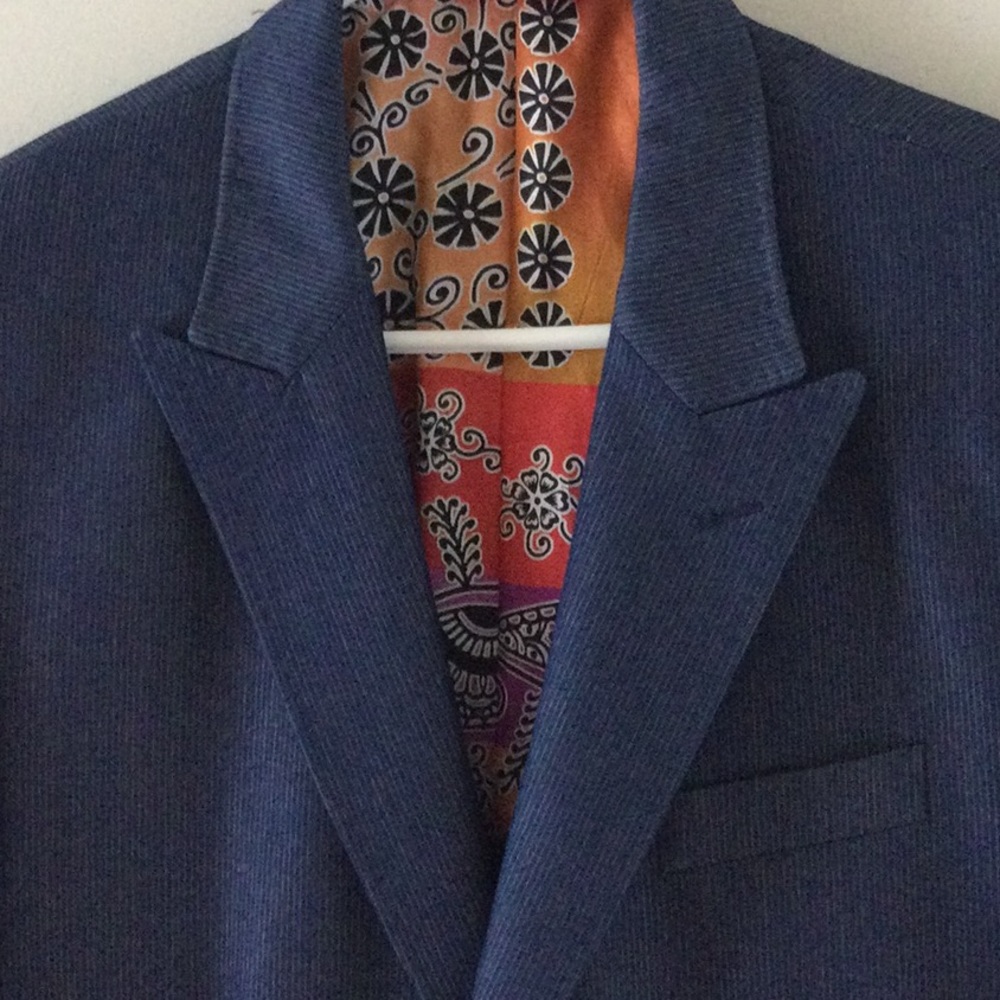 Like New Robert Graham sports coat - Picture 2 of 7